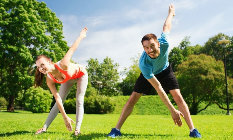 湖人连败，詹姆斯难逃责备，队友和教练选择支持他