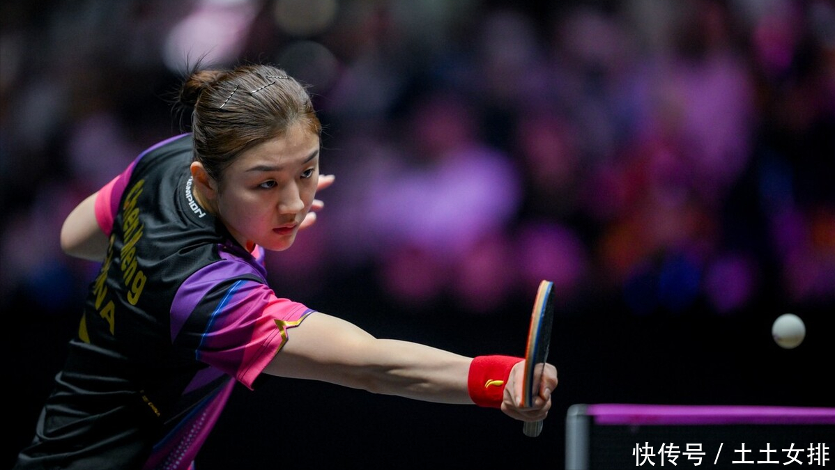 领球队走出 领球队走出